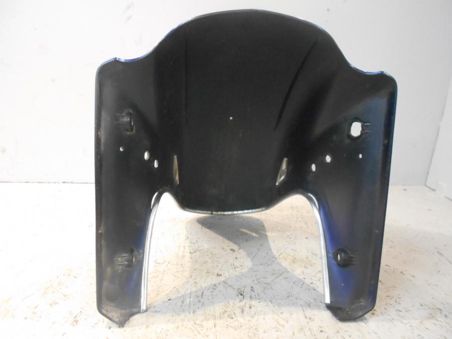 Snett uppifrån på Framskärm från en Honda GL 1800 -2001 motorcykel.