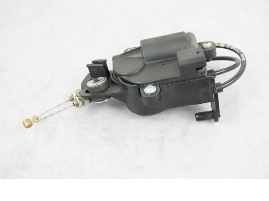 Höger sida på Avgasspjällmotor från en BMW R 1250 GSA -2021 motorcykel.