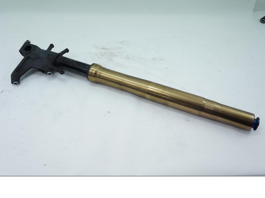 Framsidan på Gaffelben från en Suzuki GSX-R 1000 -2008 motorcykel.