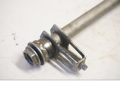 Baksidan på Axel från en Ducati Scrambler 800 -2016 motorcykel.