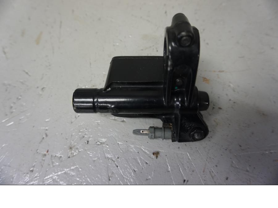 Baksidan på Bromshuvudcylinder från en Yamaha WR 125 -2009 motorcykel.