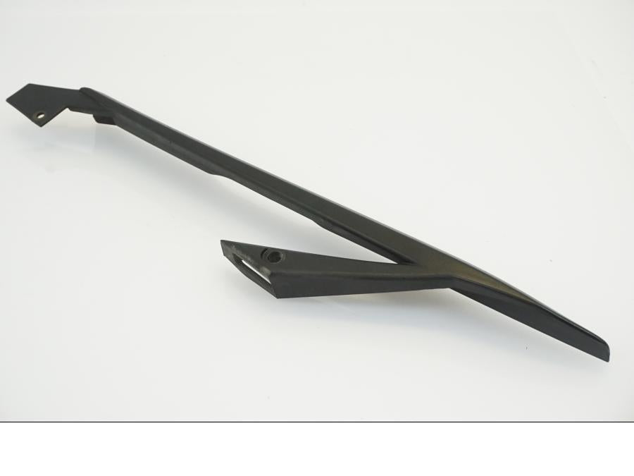 Baksidan på Kedjeskydd från en KTM 690 Duke -2012 motorcykel.