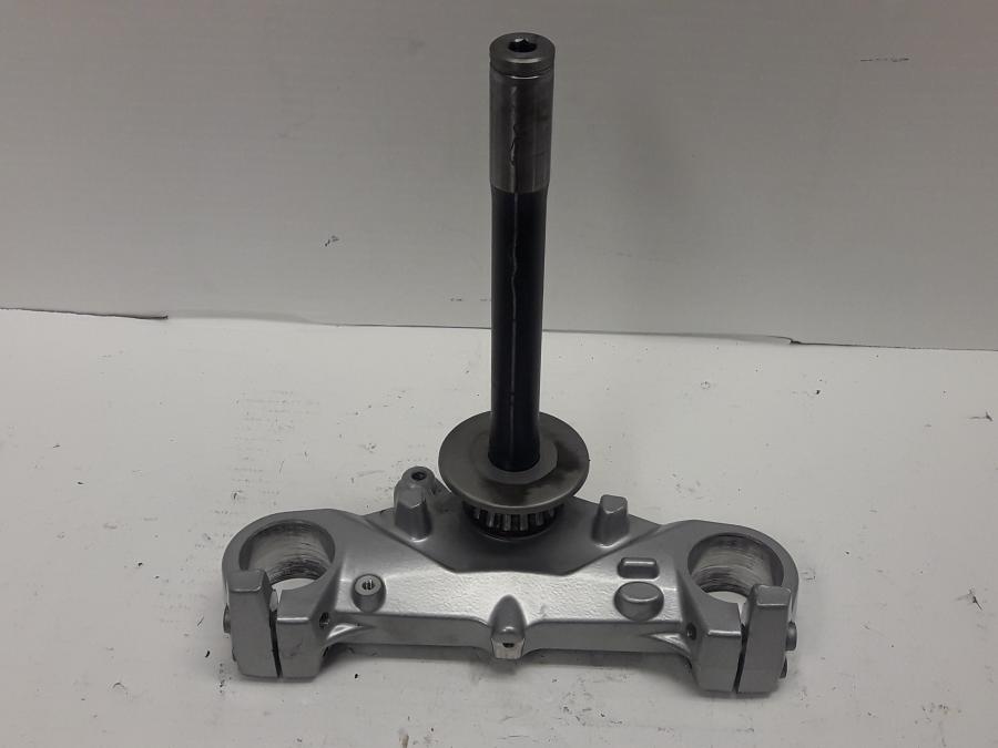 Framsidan på Gaffelkrona från en BMW F 800 ST -2010 motorcykel.