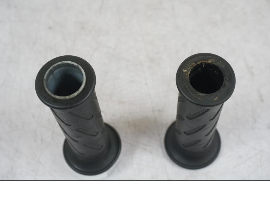 Snett nerifrån på Handtag från en Suzuki GSX 1300 RX -1999 motorcykel.