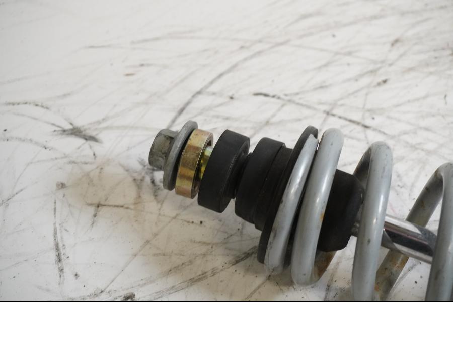 Baksidan på Stötdämpare från en BMW R 1200 C -2002 motorcykel.