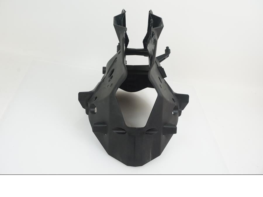 Snett nerifrån på Toppkåpstag från en KTM 1290 Super Adventure -2015 motorcykel.