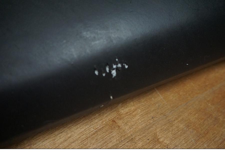 Vänster sida på <p>Bakvinge höger från Suzuki GSX-R 1995.</p>

<p>Lackobjekt, lagad insida bak.</p> motorcykel.