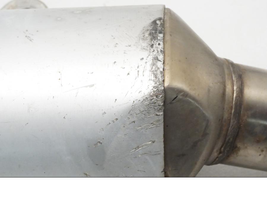 Höger sida på Ljuddämpare från en Ducati Monster 600 -2001 motorcykel.