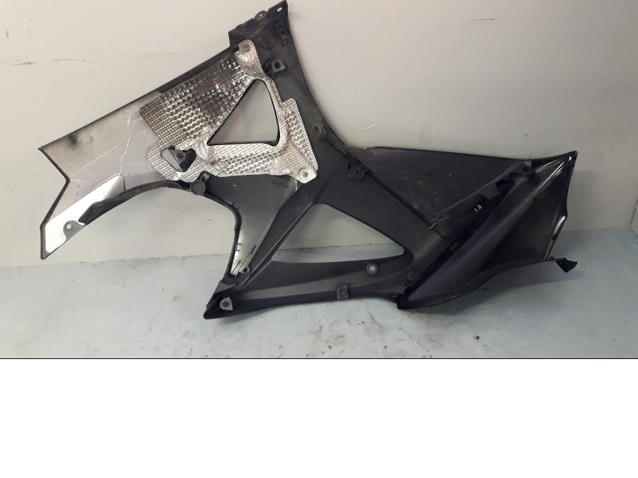 Snett uppifrån på Sidkåpa från en Suzuki GSX-R 1000 -2008 motorcykel.