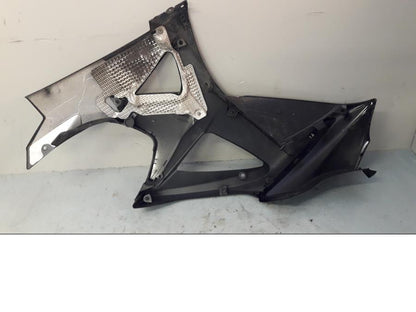 Snett uppifrån på Sidkåpa från en Suzuki GSX-R 1000 -2008 motorcykel.