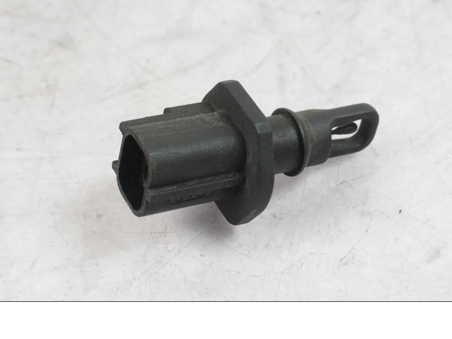 Baksidan på Luftburksensor från en Buell 1125 R -2008 motorcykel.