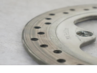 Vänster sida på Bromsskiva från en Triumph Tiger -2009 motorcykel.