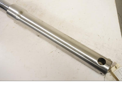 Baksidan på Gaffelben från en Suzuki LS 650 -1996 motorcykel.