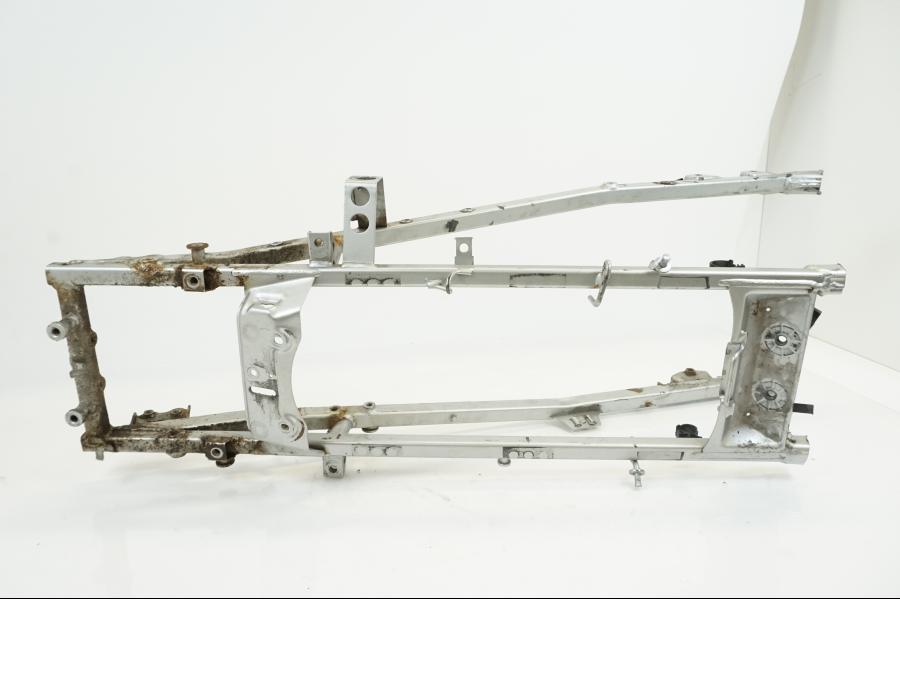 Höger sida på Bakram från en Honda XRV 750 -2001 motorcykel.