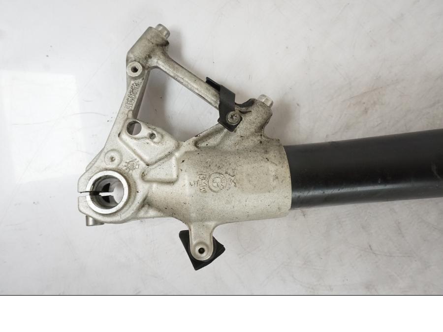 Höger sida på Gaffelben från en BMW R 1250 GS -2019 motorcykel.