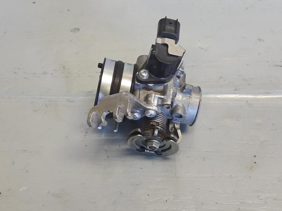 Framsidan på Spjällhus från en Yamaha MT 125 -2017 motorcykel.