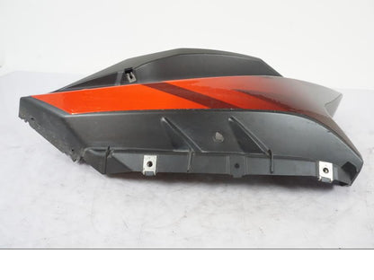 Baksidan på Sidkåpa från en Yamaha YZF-R 125 -2008 motorcykel.