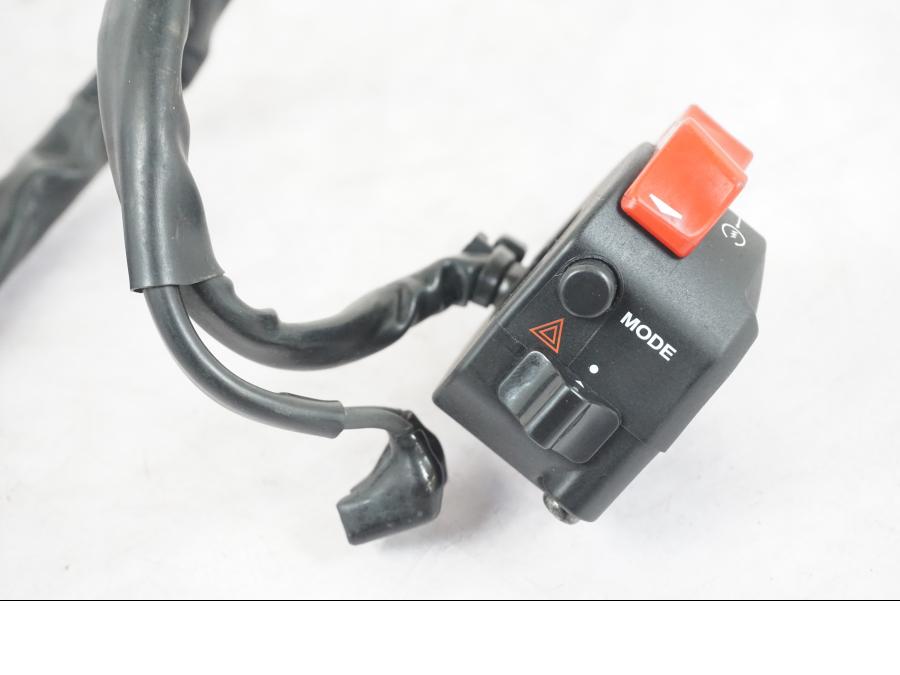 Baksidan på Styrelreglage från en Yamaha MT-09 -2020 motorcykel.