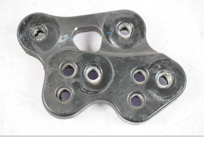 Framsidan på Fotpinnefäste inre från en Suzuki GSX-R 1000 -2008 motorcykel.