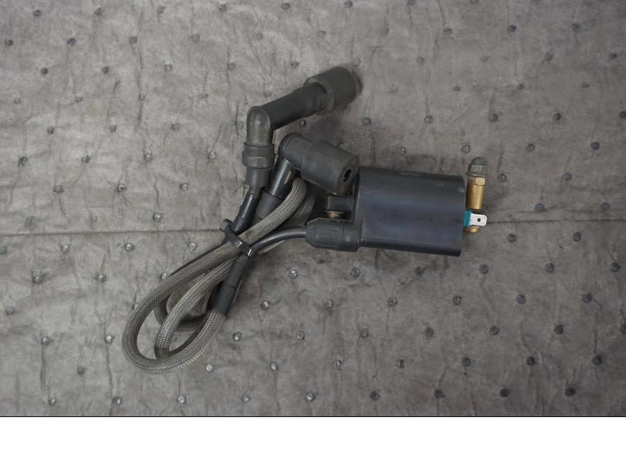 Framsidan på Tändspole från en Kawasaki VN 1500 Mean Streak -2003 motorcykel.