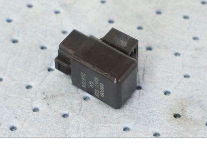 Vänster sida på Relä från en Suzuki GSX-R 1000 -2008 motorcykel.