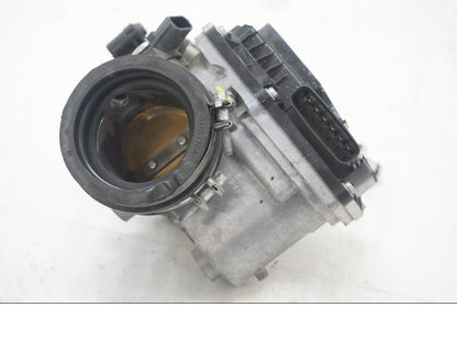 Baksidan på Spjällhus från en KTM 690 SMCR -2016 motorcykel.