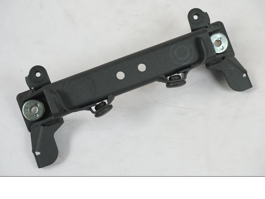 Framsidan på Sadelfäste från en Kawasaki Z 900 -2021 motorcykel.