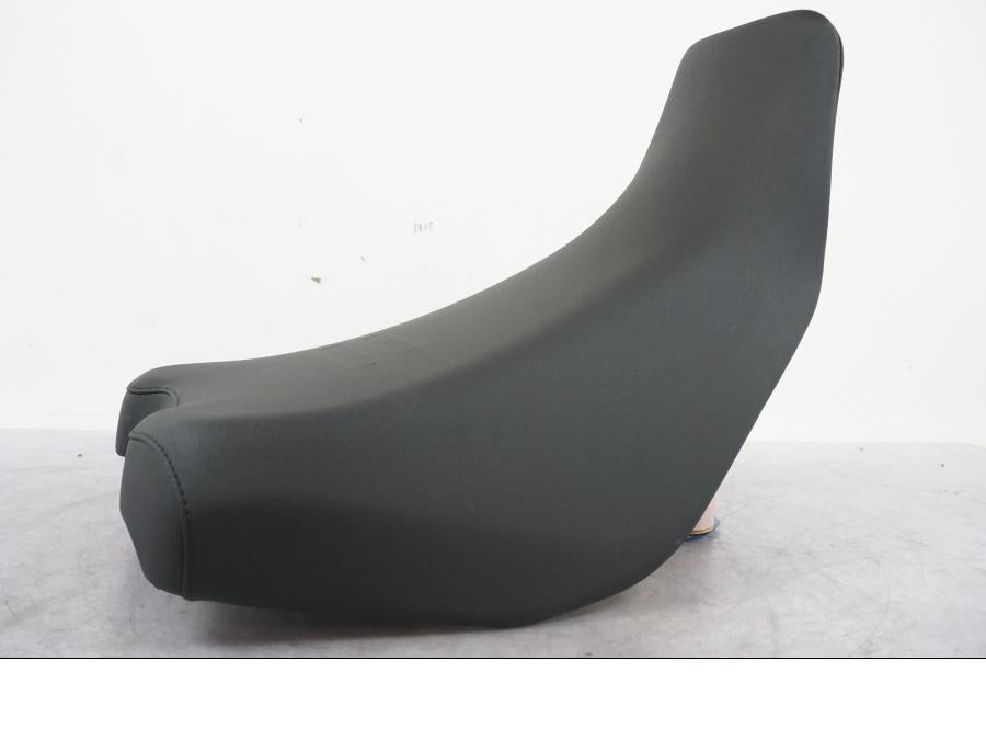 Baksidan på Sadel från en Ducati Desert X -2023 motorcykel.