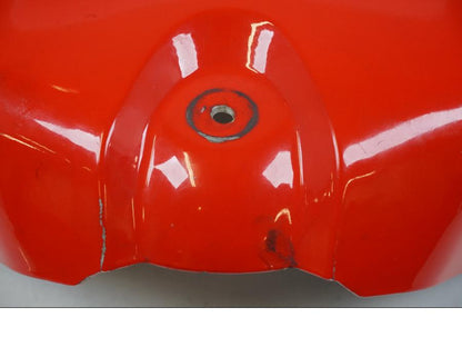 Snett nerifrån på Bensintankskåpa från en Aprilia RS 125 -2008 motorcykel.