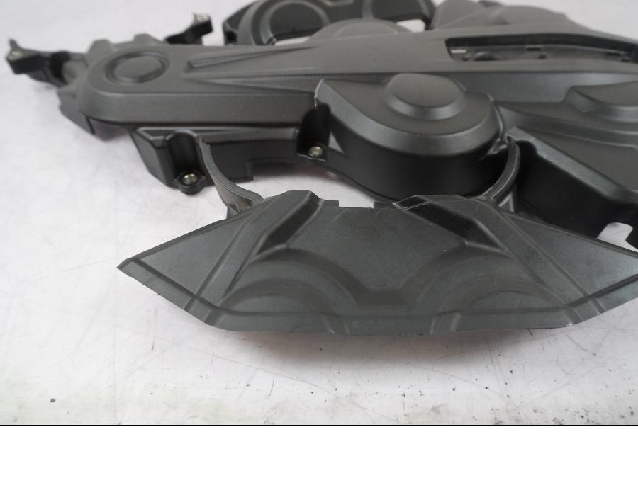 Snett nerifrån på Remskydd från en Ducati Multistrada 1260 -2020 motorcykel.