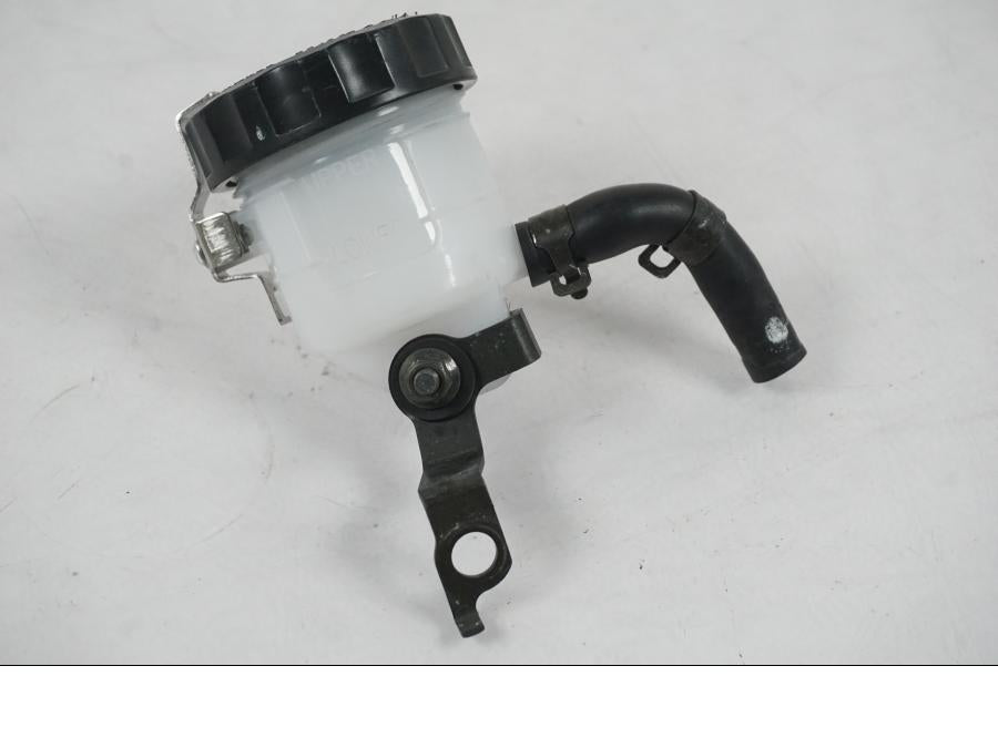 Framsidan på Bromsvätskebehållare från en Kawasaki ZX-6R -2005 motorcykel.