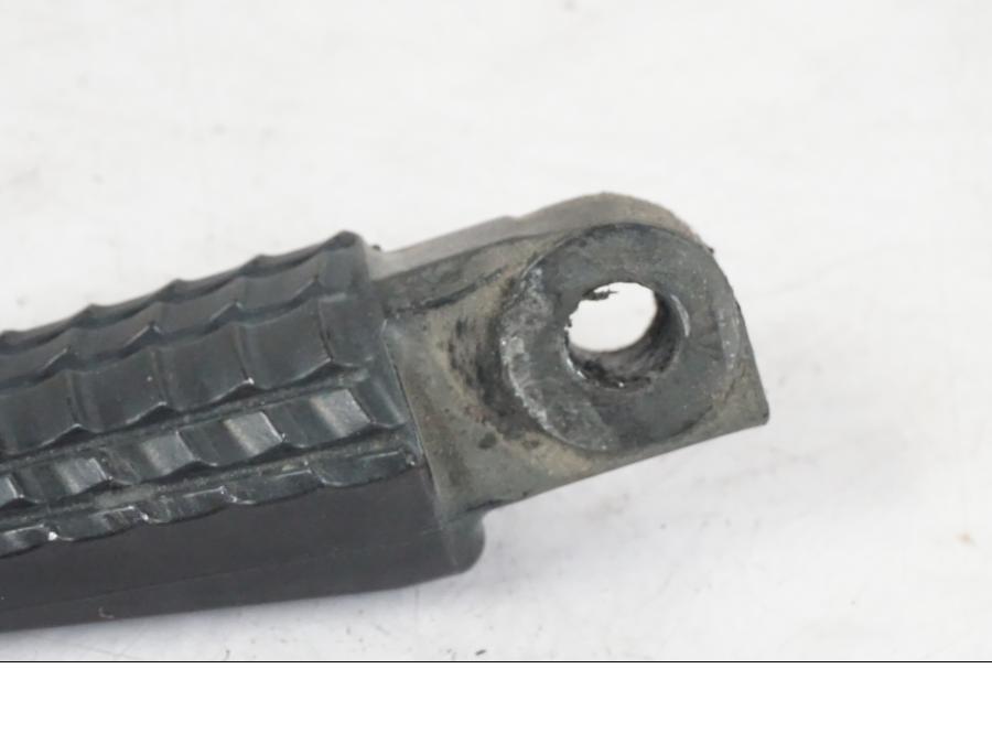 Baksidan på Fotpinne från en Suzuki GSX-S 1000 -2017 motorcykel.