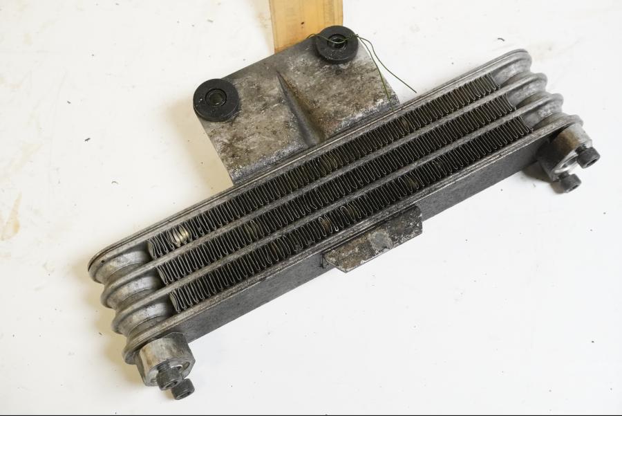 Höger sida på Oljekyl från en Suzuki GS 500 -2004 motorcykel.