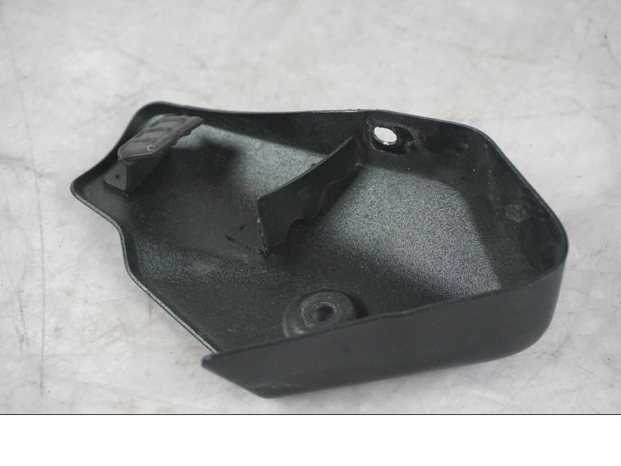 Snett uppifrån på Värmeskydd från en KTM 1290 Super Duke R -2022 motorcykel.