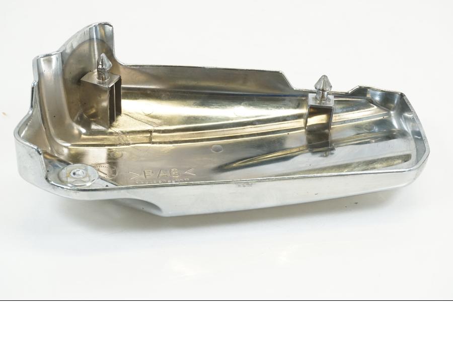 Höger sida på Sidopanel från en Yamaha XVS 1100 -2003 motorcykel.