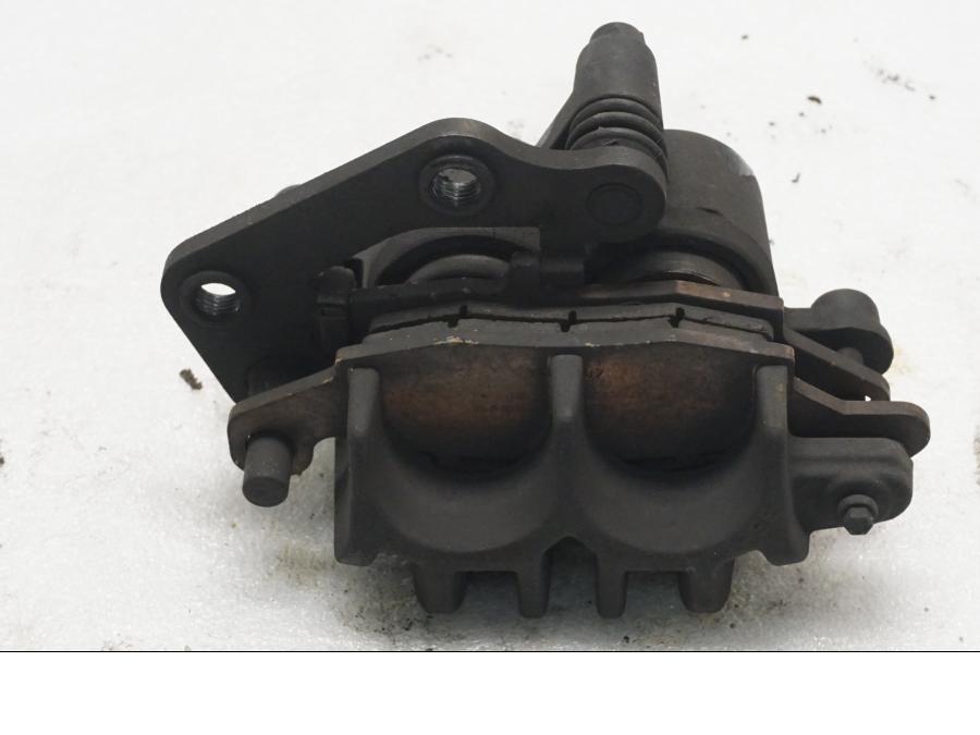 Baksidan på Bromsok från en Suzuki SV 650 -2006 motorcykel.