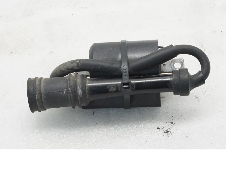 Baksidan på Tändspole från en Yamaha XVZ 13TD -1999 motorcykel.