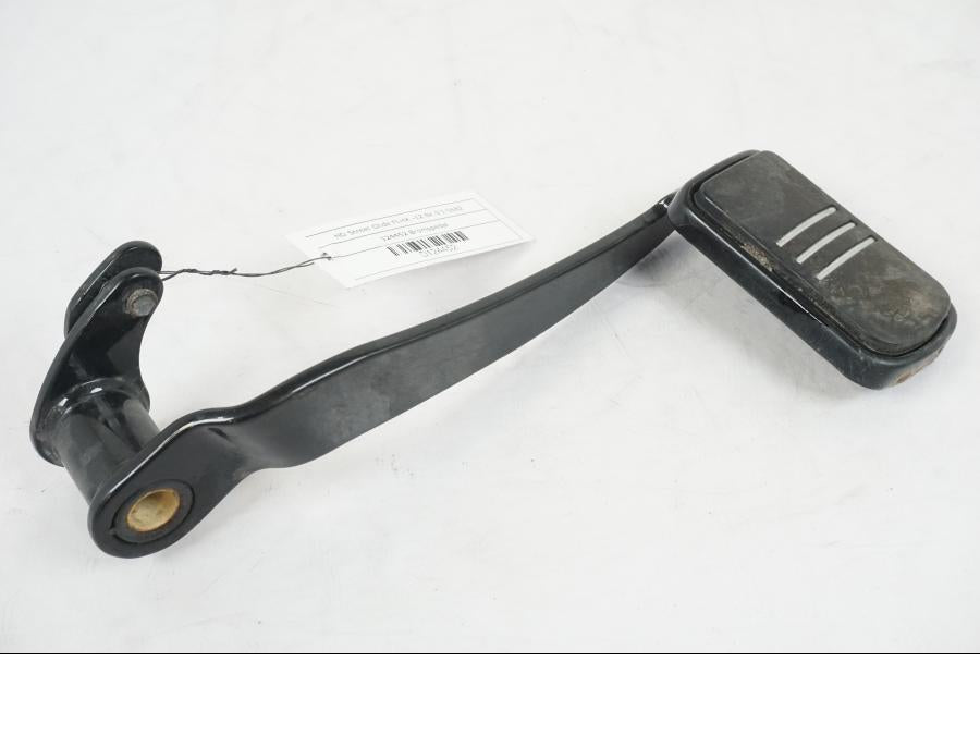 Framsidan på Bromspedal från en H-D Street Glide FLHX -2012 motorcykel.