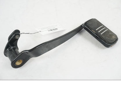 Framsidan på Bromspedal från en H-D Street Glide FLHX -2012 motorcykel.