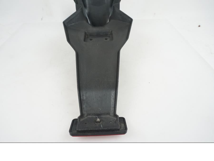 Höger sida på Skylthållare från en Kawasaki ER-6N ABS -2011 motorcykel.