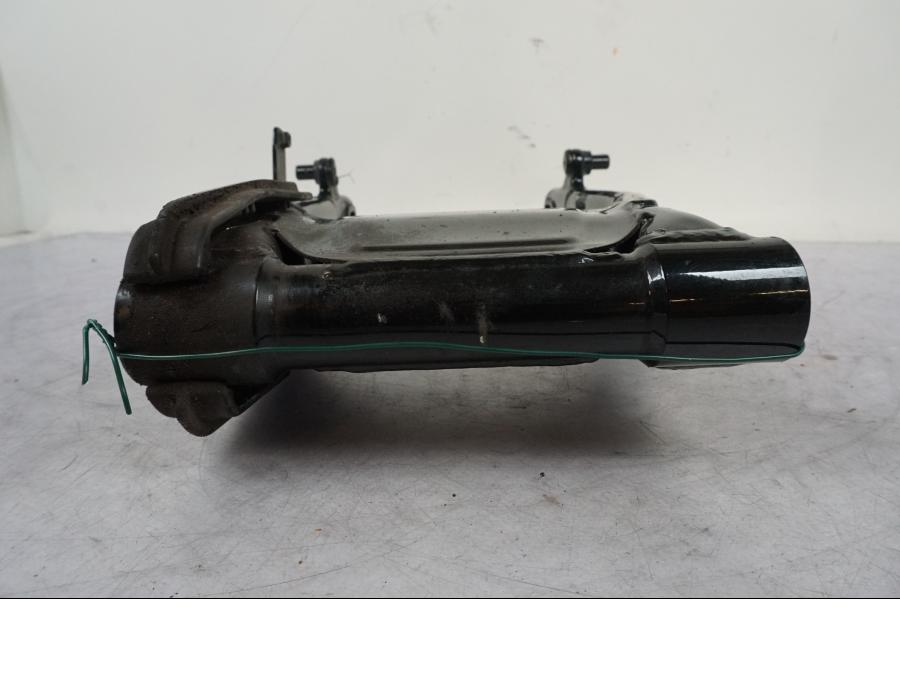 Vänster sida på Sving från en Triumph Bonneville T120 -2021 motorcykel.