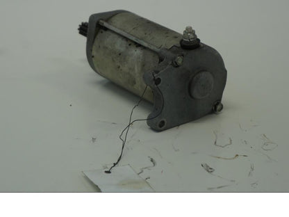 Vänster sida på Startmotor från en Suzuki DL 1000 -2016 motorcykel.