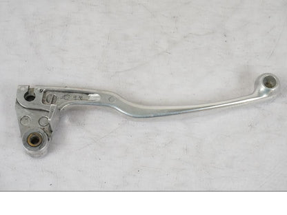 Vänster sida på Kopplingsgrepp från en Suzuki VL 800 -2002 motorcykel.