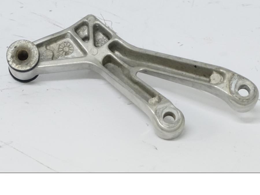 Extrabild2 på Fotpinnefäste från en Honda CBR 900 RR -2002 motorcykel.