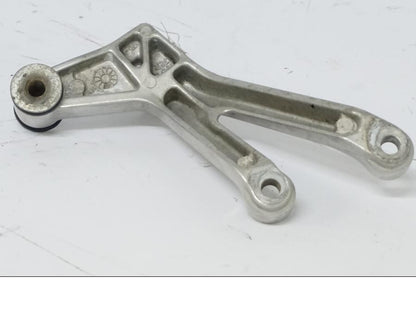 Extrabild2 på Fotpinnefäste från en Honda CBR 900 RR -2002 motorcykel.