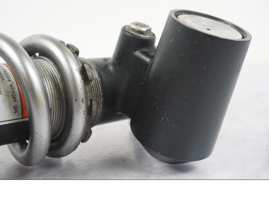 Vänster sida på Stötdämpare från en Kawasaki ZZ-R 1400 -2009 motorcykel.