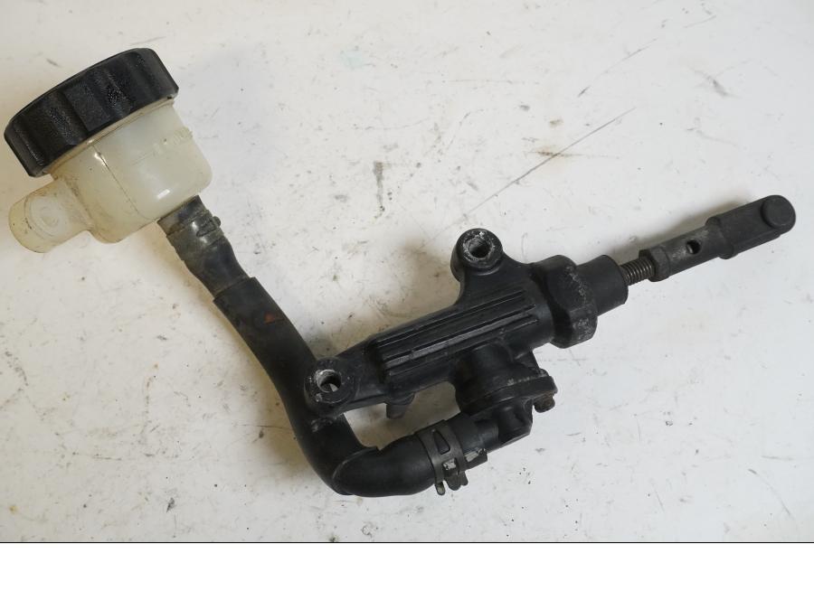 Framsidan på Bromshuvudcylinder från en Yamaha FJ 1200 -1989 motorcykel.