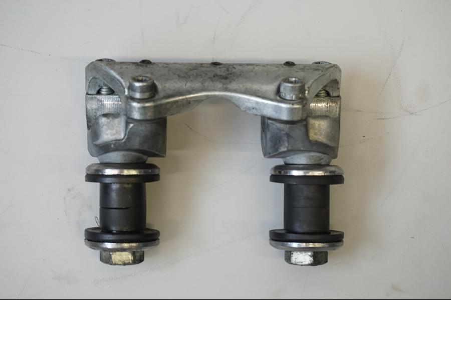 Framsidan på Styrfäste från en H-D Street Glide FLHX -2015 motorcykel.