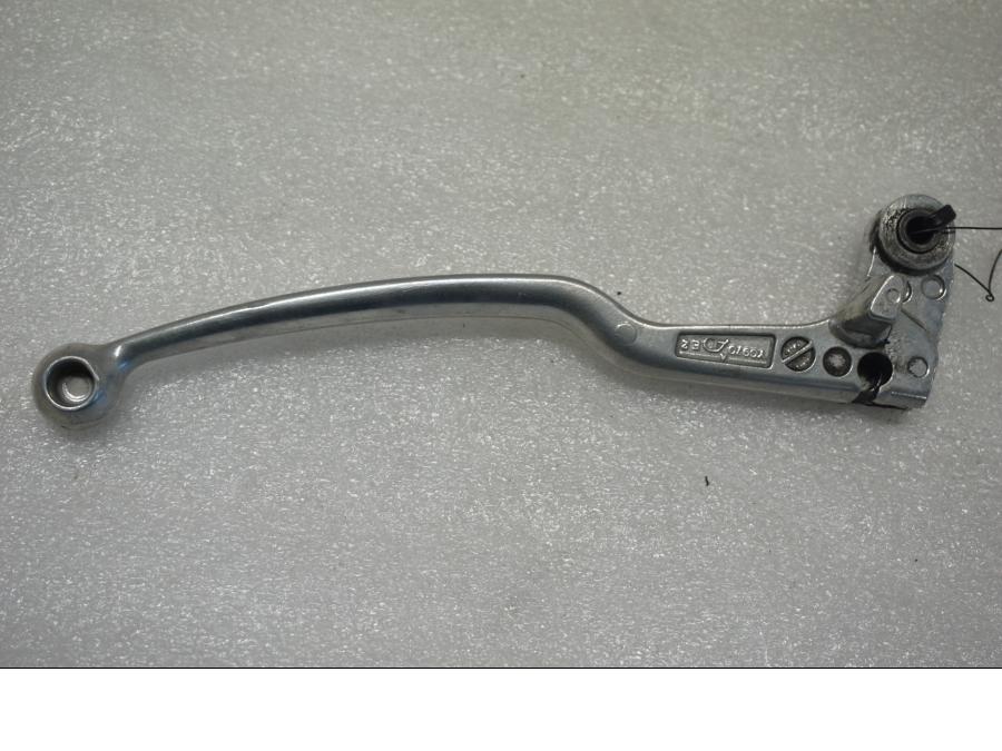 Baksidan på Kopplingsgrepp från en Yamaha YZF 1000 R1 -2001 motorcykel.