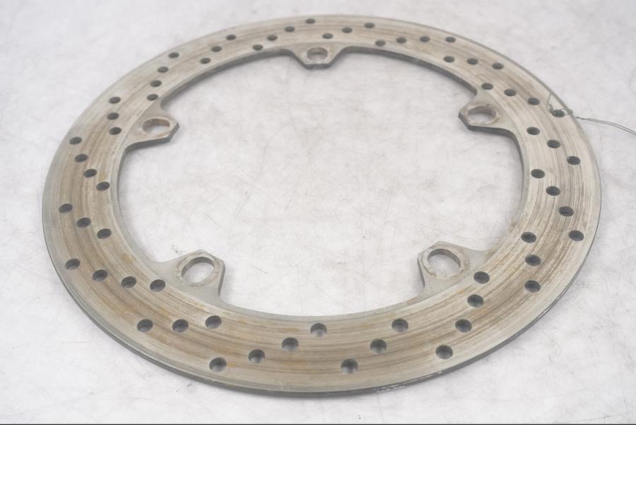 Framsidan på Bromsskiva från en BMW R 1100 S -1999 motorcykel.